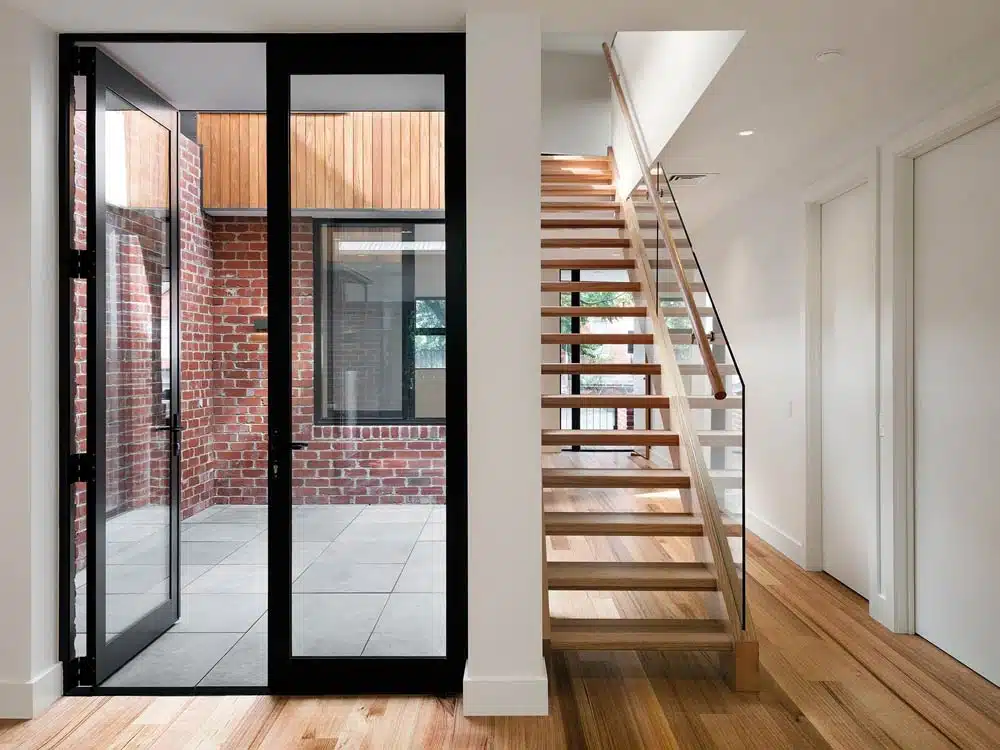 درب شیشه ای لولایی