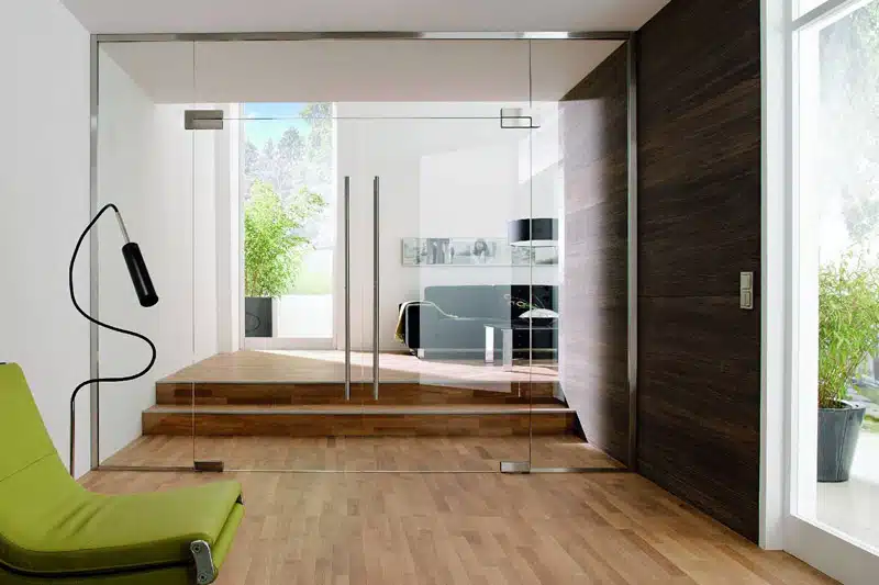 درب شیشه‌ای لولایی