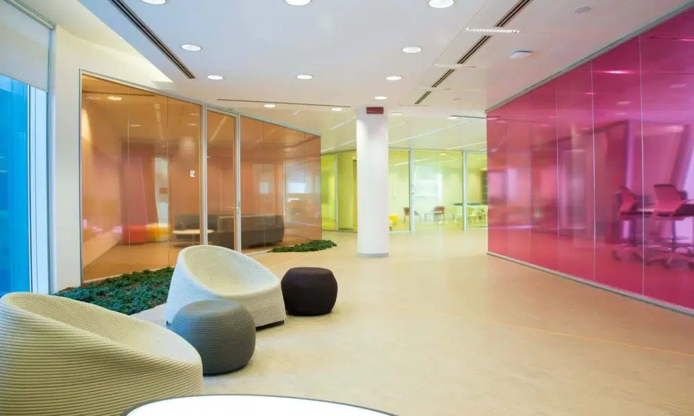 پارتیشن شیشه ای با شیشه رنگی