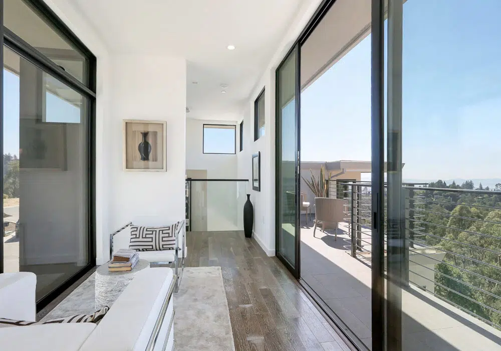 درب شیشه ای ریلی