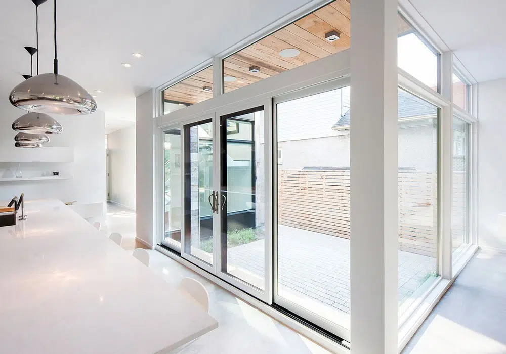 درب شیشه ای ریلی